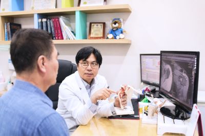 어깨 통증의 경고 ‘충돌증후군’, 방치하면 ‘힘줄 파열’로 이어진다